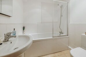 Apartment, 1 Schlafzimmer (Spacious, private parking) | Badezimmer