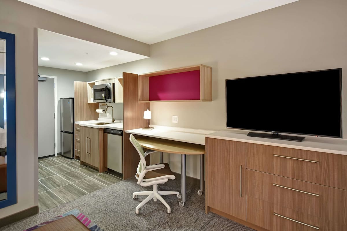 1 bedroom, desk, laptop workspace, blackout drapes