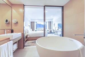 Separate tub and shower, rainfall showerhead, designer toiletries - Hilton Lijiang (Lijiang)
