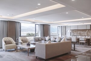 Suite presidencial, 1 habitación | Ropa de cama de alta calidad, edredones de plumas, caja fuerte