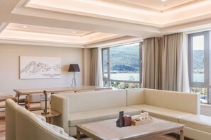 Living area - Hilton Lijiang (Lijiang)