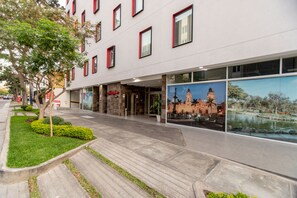 Exterior - Hampton by Hilton Lima San Isidro (Lima)