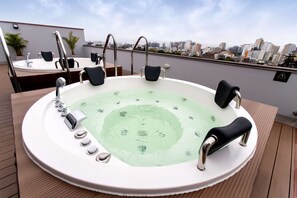Bañera de hidromasaje exterior