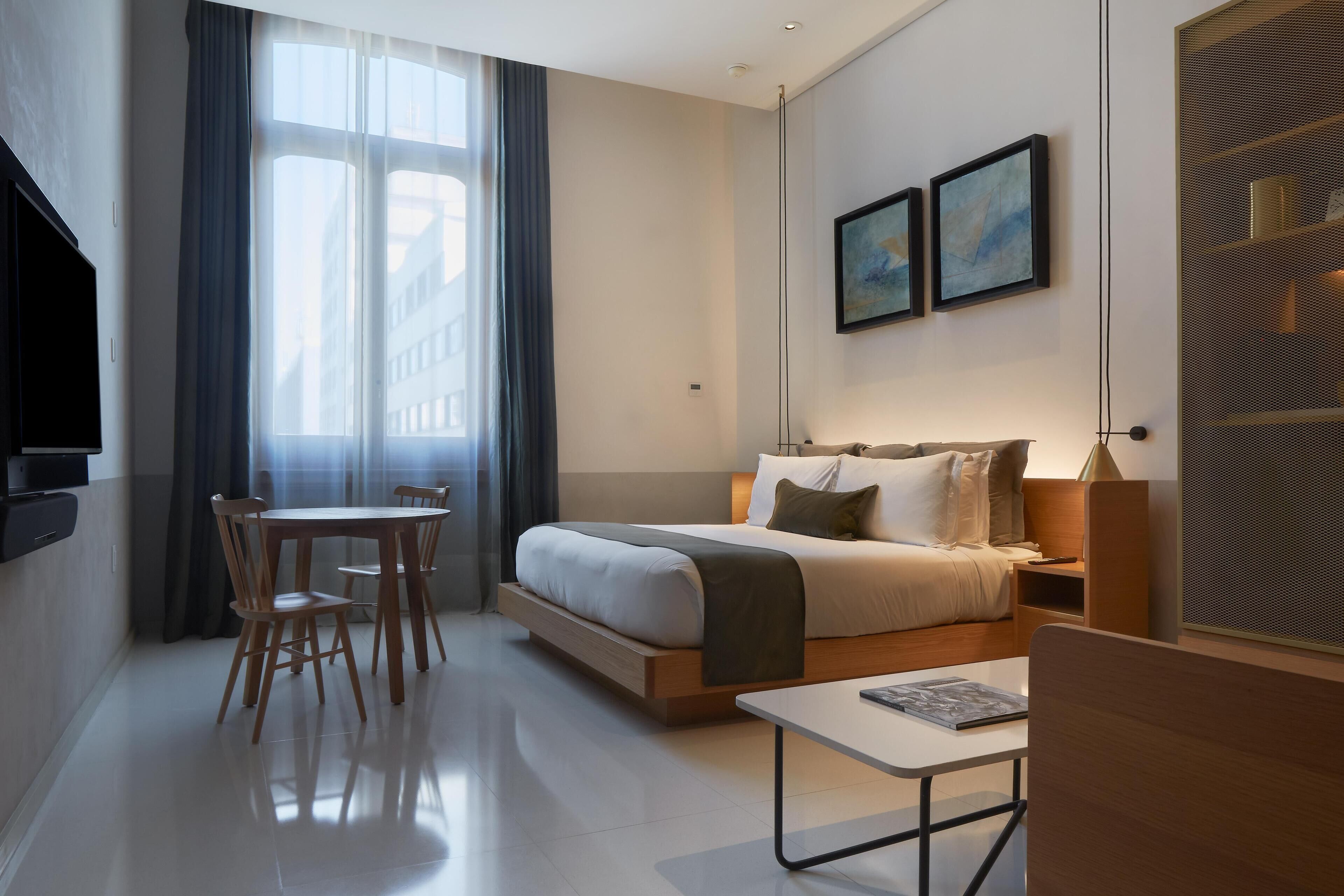 Down duvets, in-room safe, individually decorated, desk