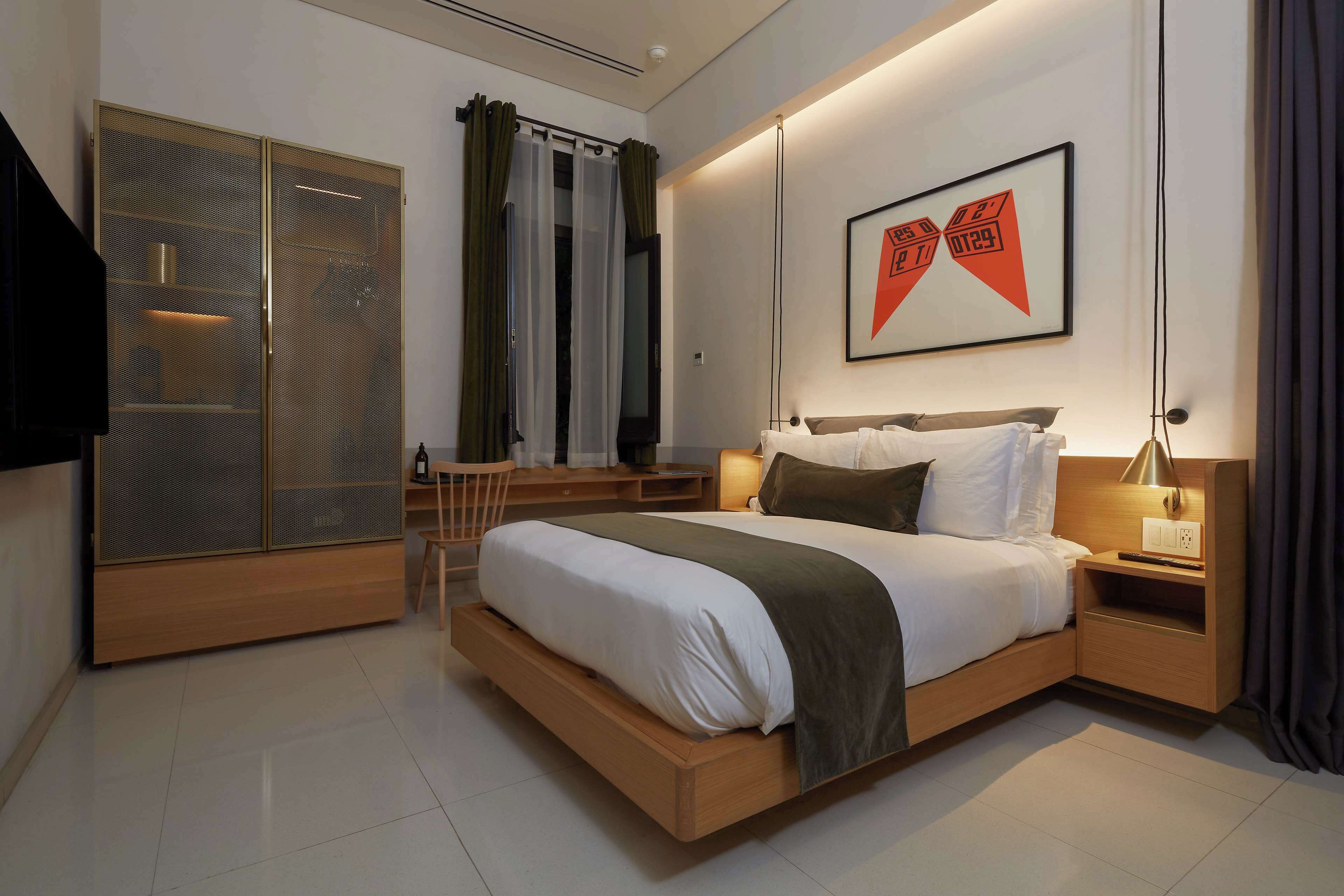 Down duvets, in-room safe, individually decorated, desk