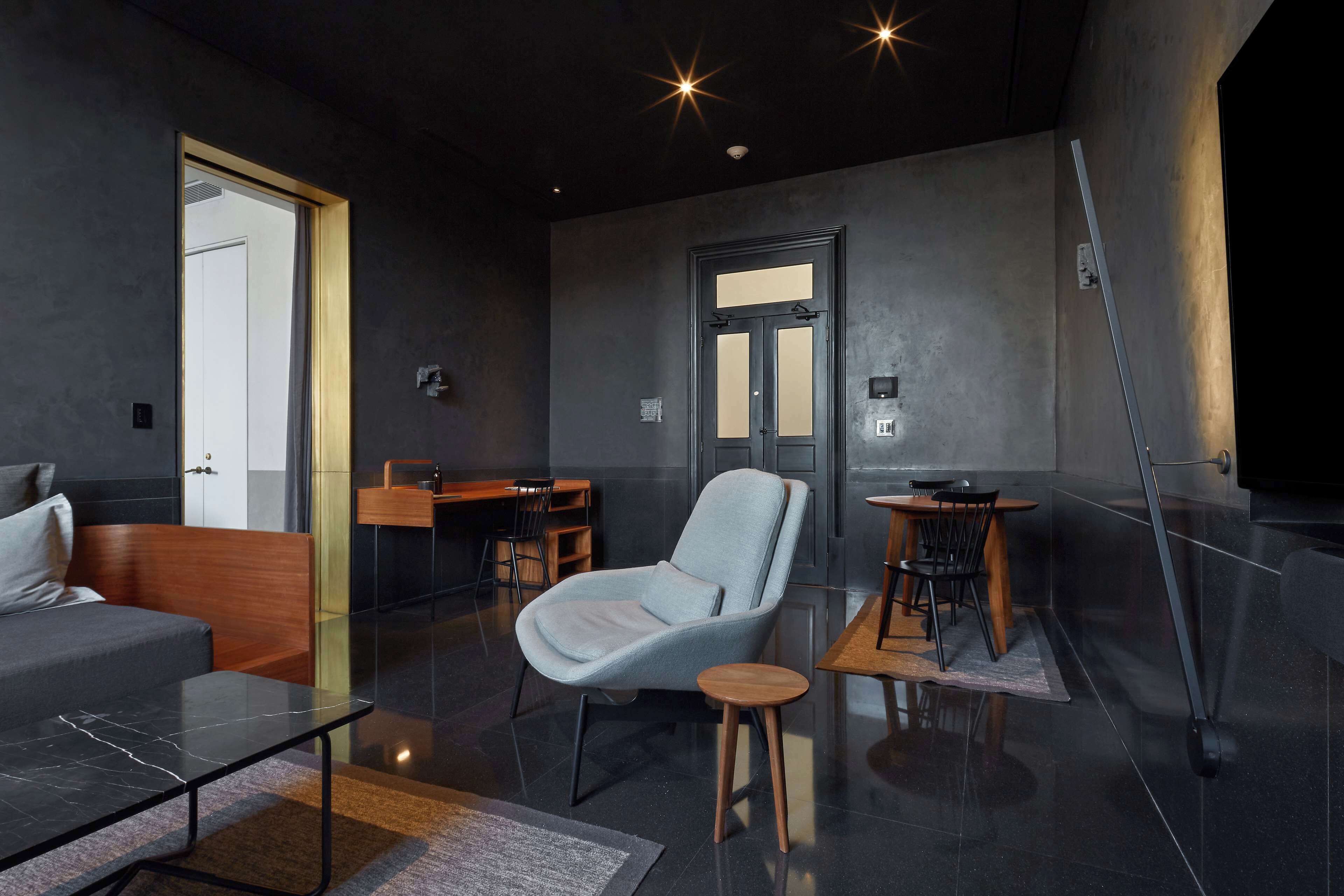 suite, 1 bedroom | living area | 42-inch lcd tv with cable channels, tv, pay films