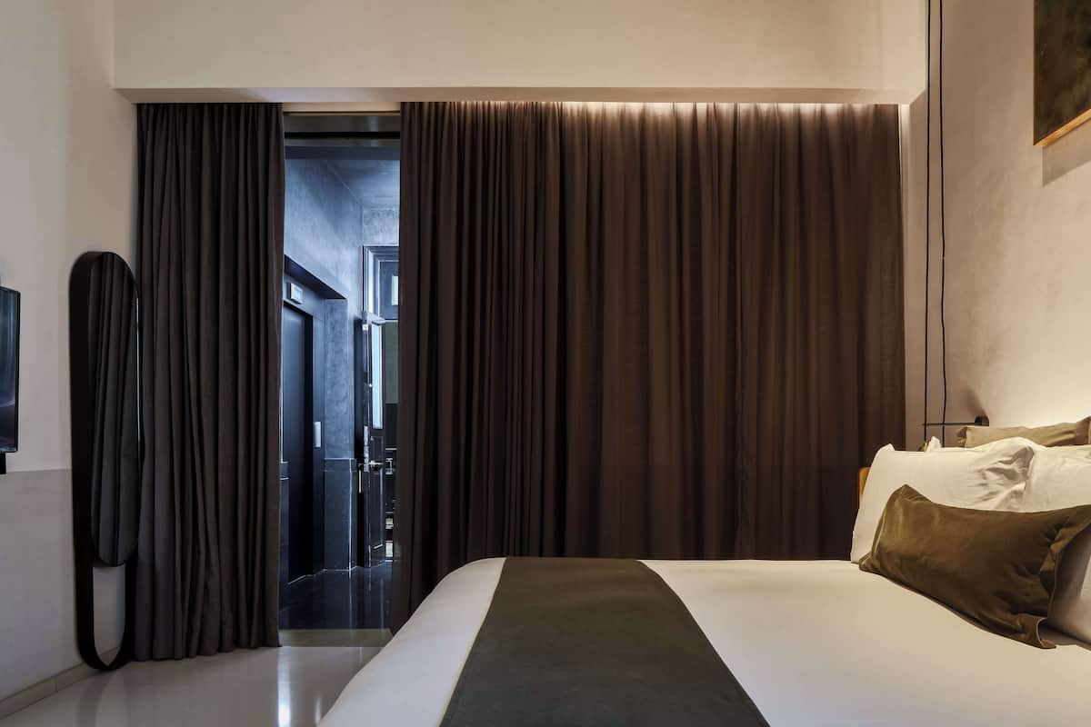 Room, 1 King Bed, Accessible (Roll-In Shower) | Down duvets, in-room safe, individually decorated, desk