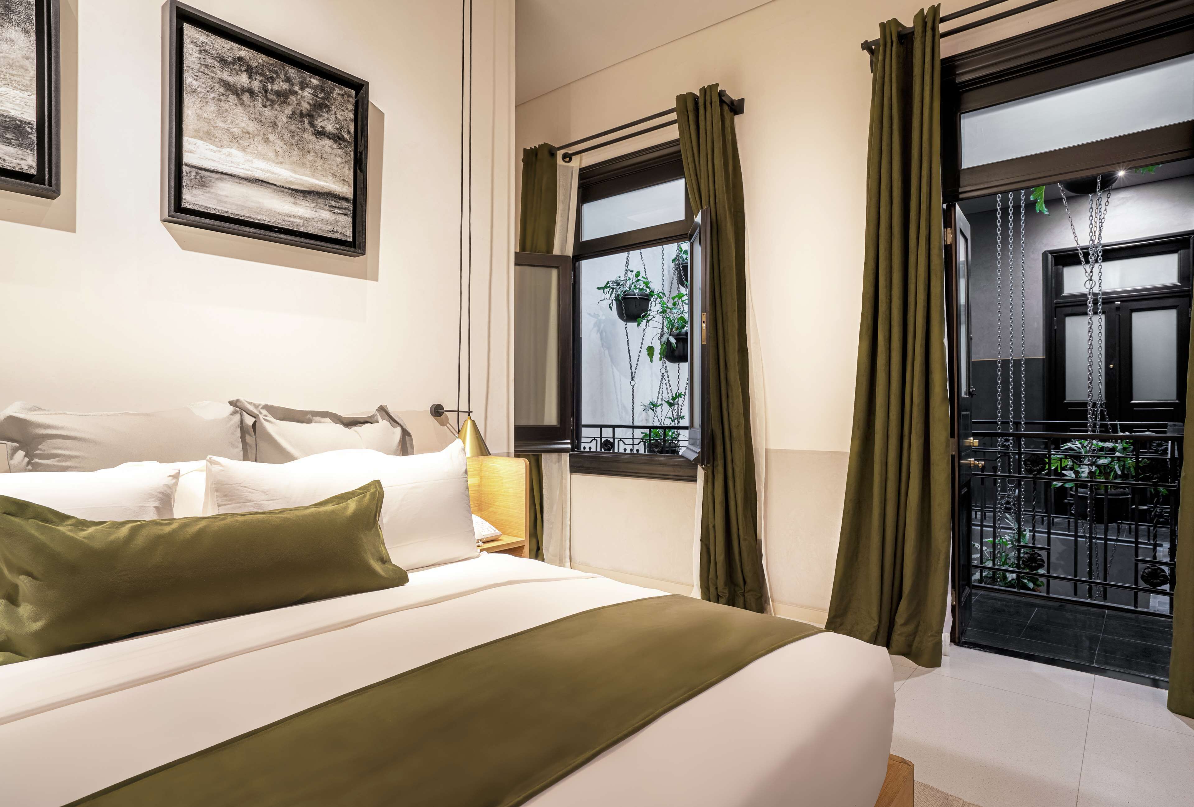 Room, 1 King Bed (Indoor Balcony) | Down duvets, in-room safe, individually decorated, desk