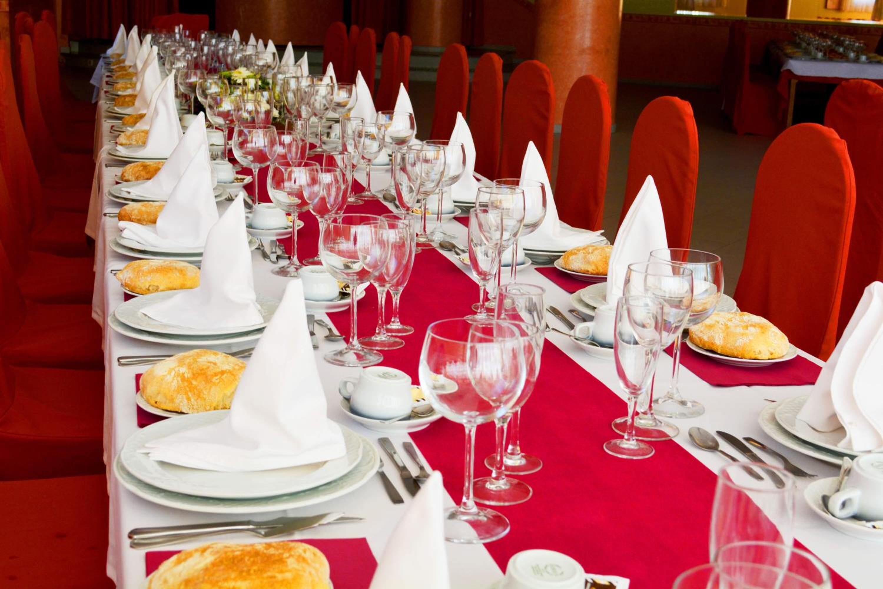 Se sirven desayunos, comidas y cenas 