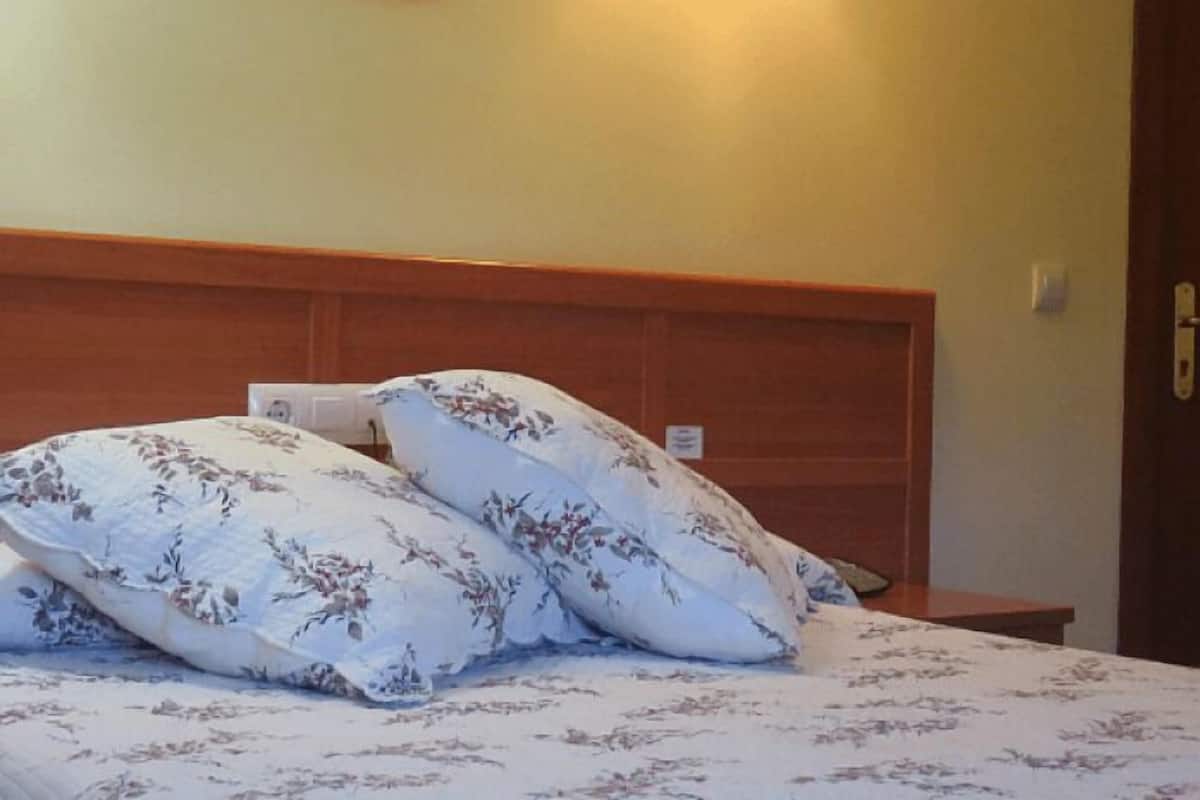 Eenvoudige eenpersoonskamer | Verduisterende gordijnen, gratis wifi, beddengoed