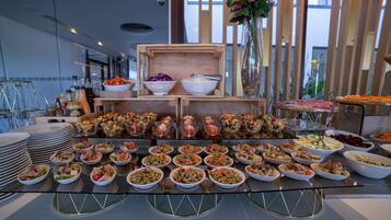 Daily buffet breakfast for a fee