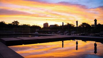 Voorkant accommodatie - avond/nacht