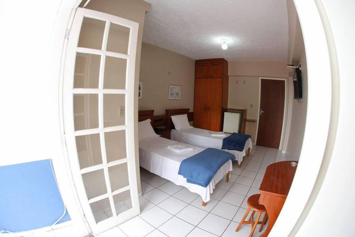 Twin Room, 2 Twin Beds | Minibar, desk, blackout drapes, WiFi (free)