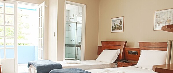 Classic-Dreibettzimmer, 3 Einzelbetten | Minibar, Schreibtisch, Verdunkelungsvorhänge, kostenloses WLAN