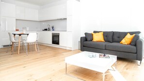 Living area - 6 Springfield Lane (Salford)