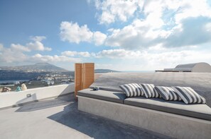Terrace/patio - Nissos House 2BR-Rooftop Lounge+Caldera View (Akrotiri)