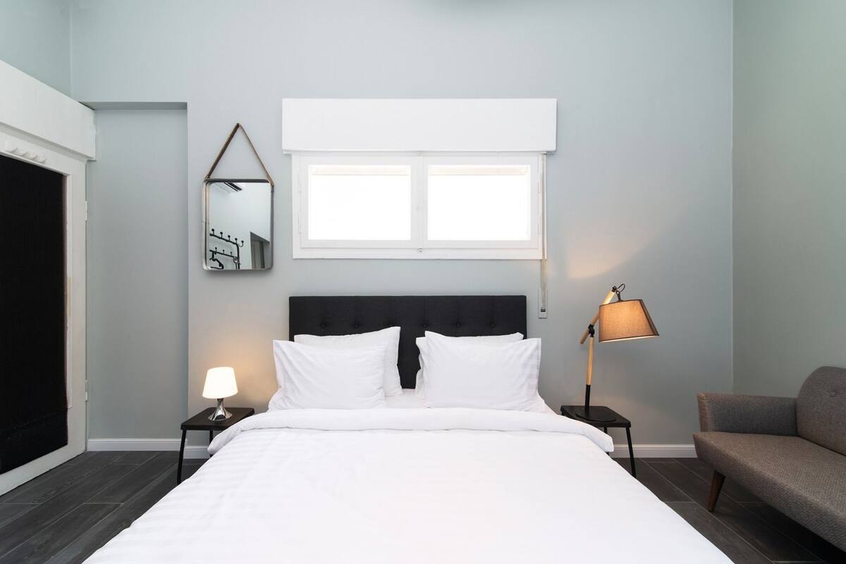 Appartamento Comfort, 1 letto queen, vista città | Minibar, ferro/asse da stiro, Wi-Fi gratuito, lenzuola