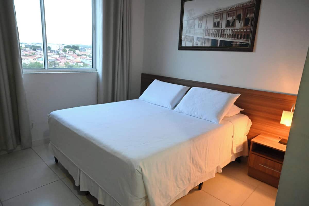 Minibar, cortinas blackout, wifi gratis y ropa de cama