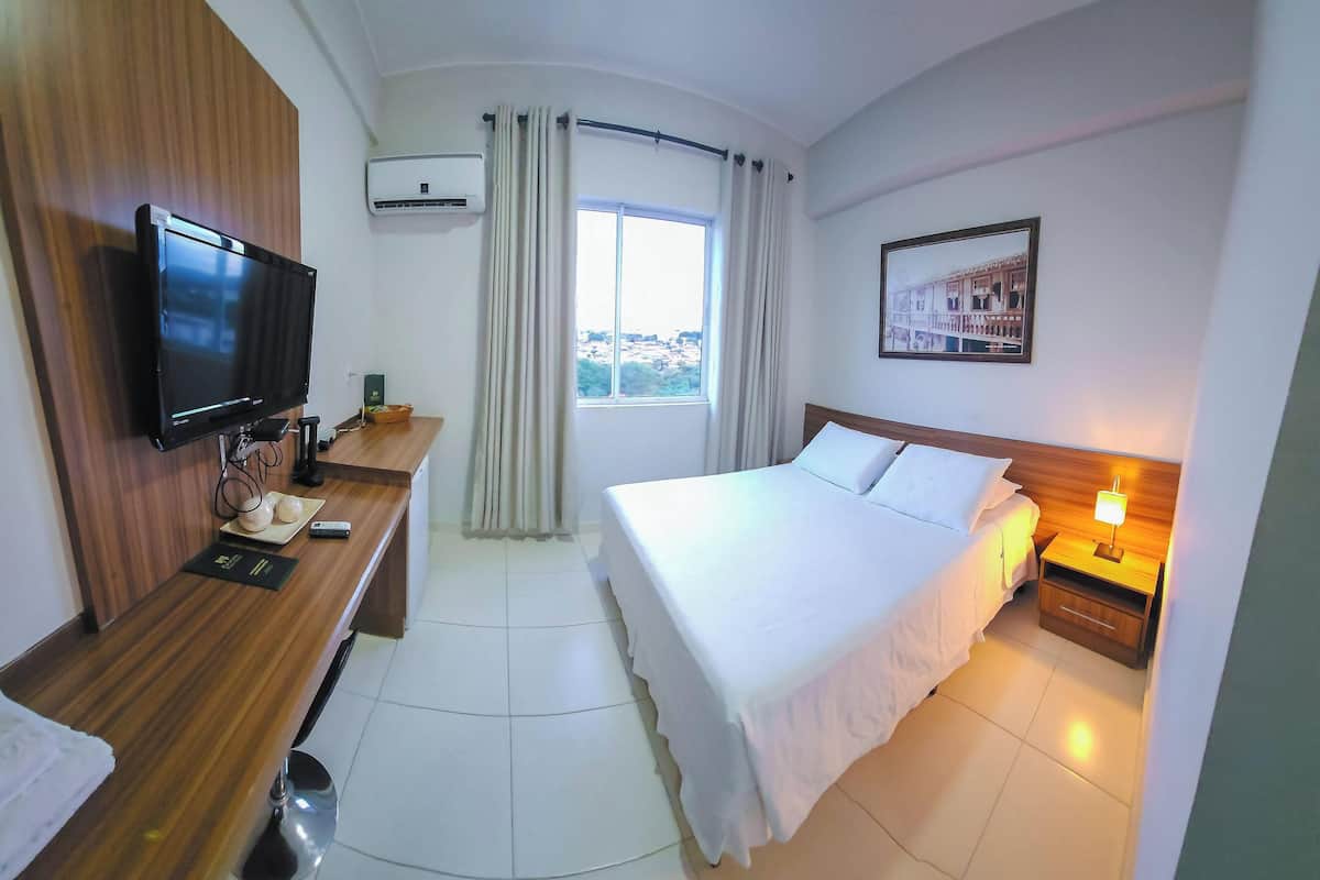 Habitación doble, 1 cama matrimonial | Minibar, cortinas blackout, wifi gratis y ropa de cama