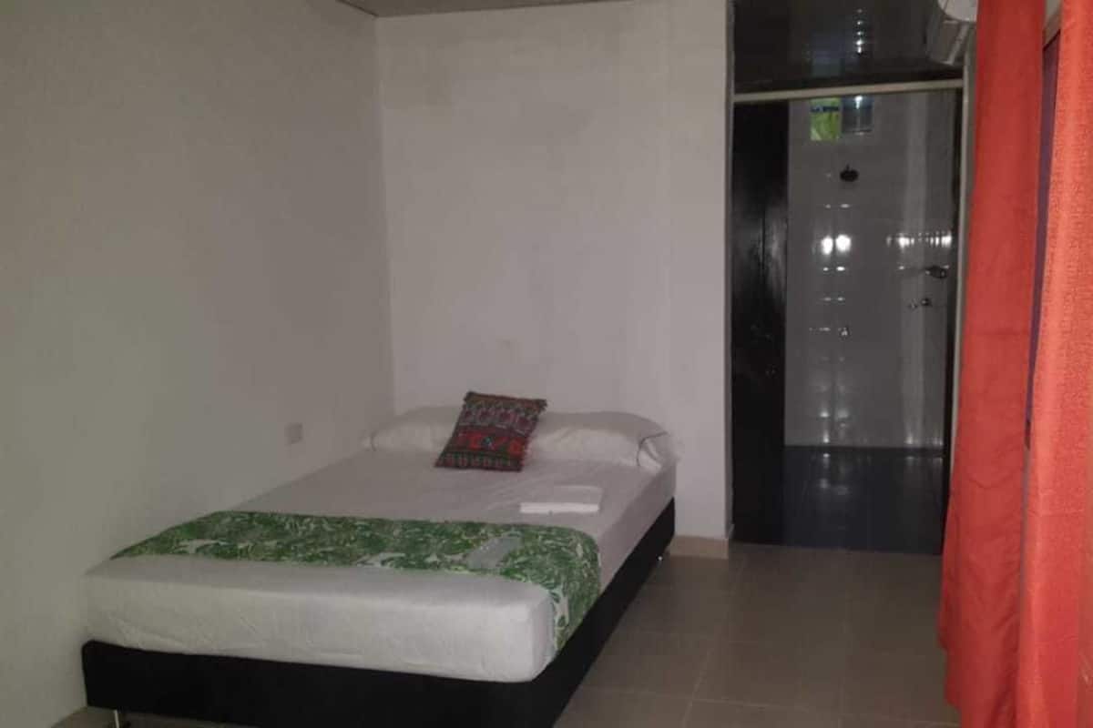 Habitación estándar, 1 cama doble, accesible para personas con discapacidad | Wifi gratis, ropa de cama, accesible en silla de ruedas