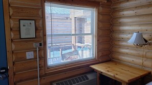 Individually decorated, individually furnished, desk, blackout drapes - Delta-9 House - Sumpter Cabins (Sumpter)