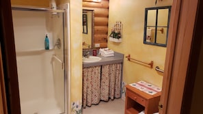 Signature Cabin, 1 Queen Bed, Mountain View | Bathroom shower