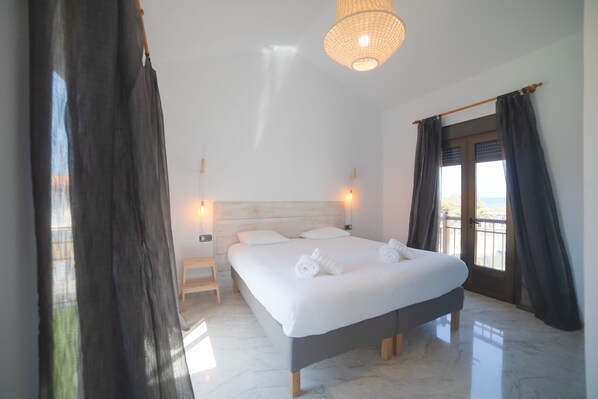 5 bedrooms, iron/ironing board, WiFi, bed sheets - Rocky point Villa, the best holidays of your life (Corralejo)