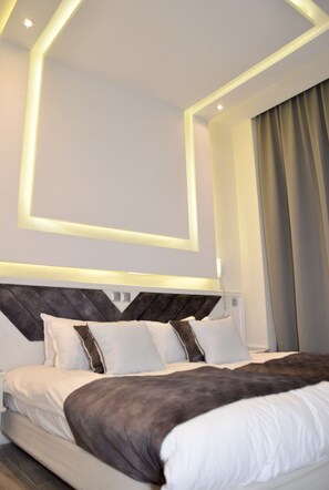 Deluxe Double Room, City View | Minibar, desk, blackout drapes, cribs/infant beds - Hôtel Windsor City Center (Casablanca)
