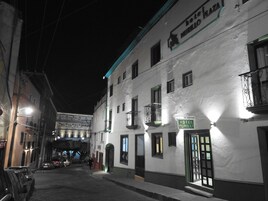 Fachada del alojamiento - Noche