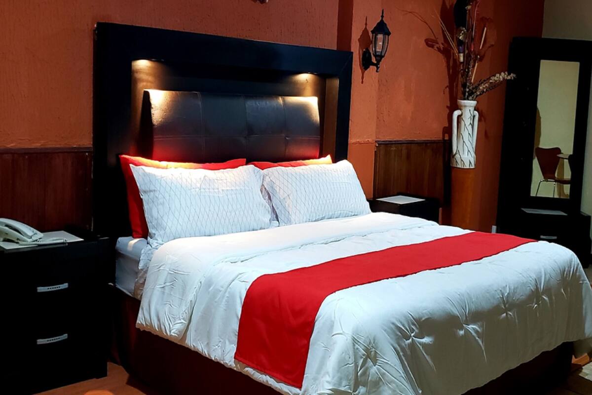 Luxe kamer | Verduisterende gordijnen, een strijkplank/strijkijzer, gratis wifi