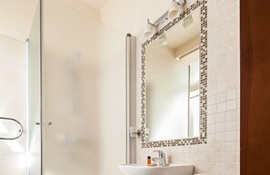 Economy Single Room, City View | Bathroom