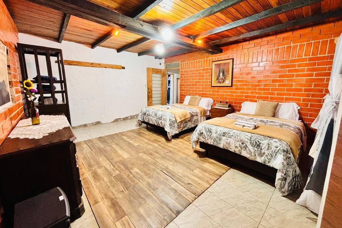 Basic Cottage, 2 Queen Beds