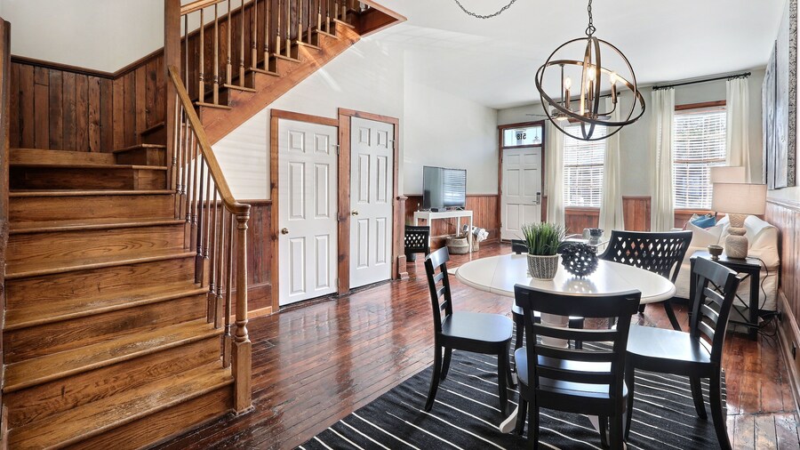 Gallery Stays - Amiri Pop