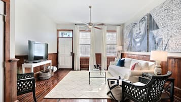 Apartment | Wohnbereich | Flachbildfernseher
