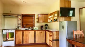 Fridge, oven, coffee/tea maker, cookware/dishes/utensils