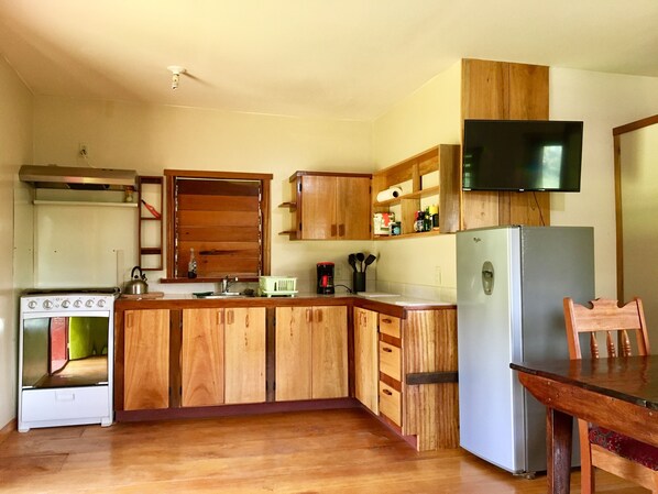 Fridge, oven, coffee/tea maker, cookware/dishes/utensils