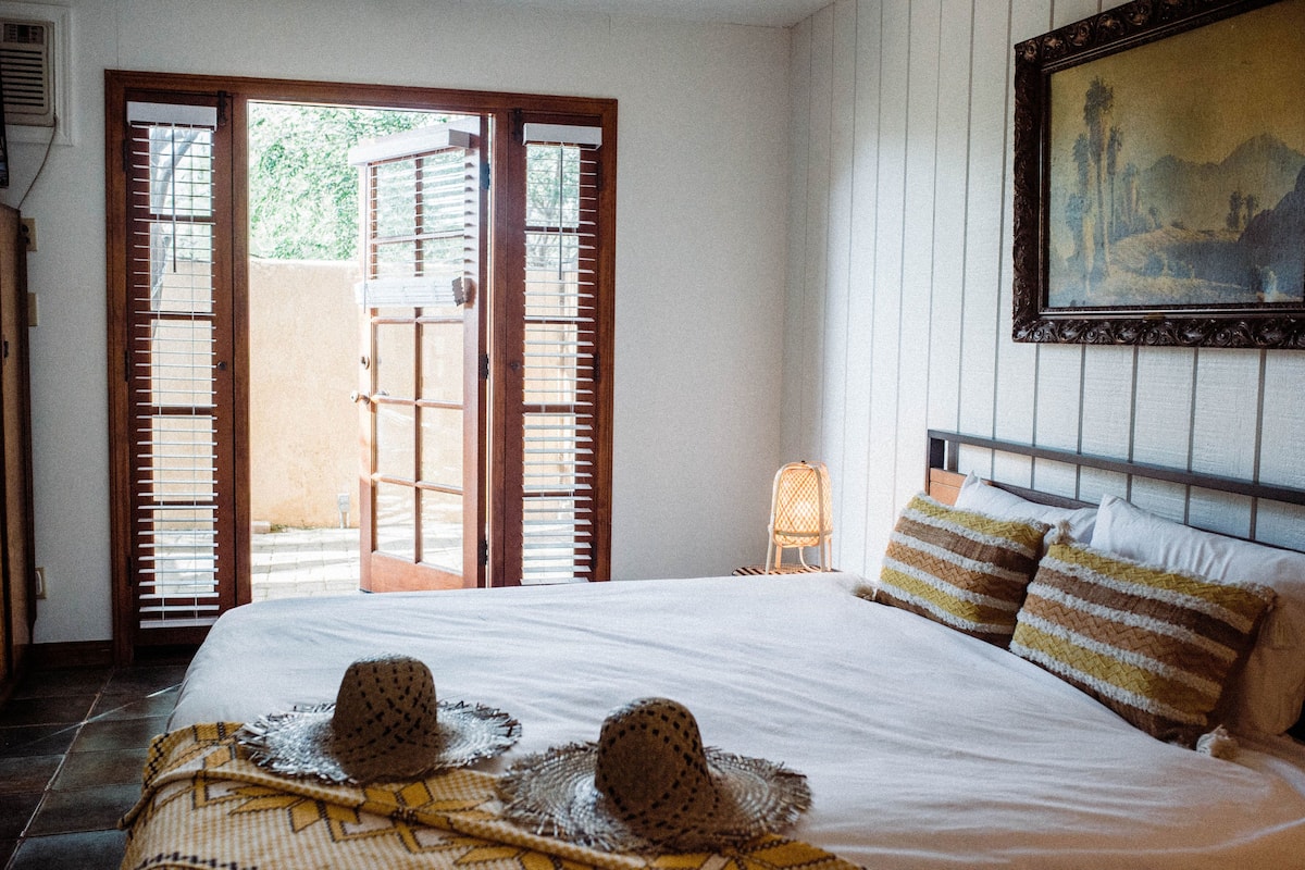 Habitación Deluxe, 1 cama King size | Decoración personalizada y muebles diferentes