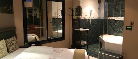 Deluxe Double Room, 1 Bedroom | 1 bedroom, free WiFi, bed sheets, wheelchair access