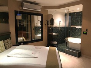 Chambre Double Deluxe, 1 chambre | Wi-Fi gratuit, draps fournis, accès pour personnes à mobilité réduite