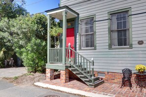 Exterior - Gallery Stays - Pop Collection (Savannah)