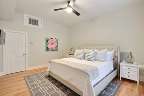 Apartment, Multiple Beds | Iron/ironing board