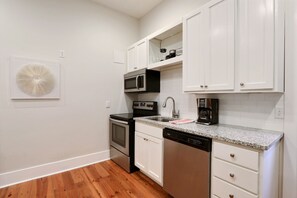 Apartment, Multiple Beds | Private kitchen | Full-sized fridge, microwave, oven, dishwasher
