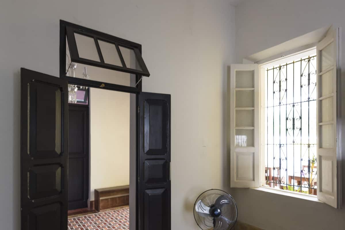 Dormitorio condiviso Standard, dormitorio misto, non fumatori | Postazione laptop, Wi-Fi gratuito, lenzuola