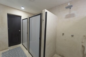 Bathroom shower - Hostal Rosa Mexicano - Hostel (Mérida)