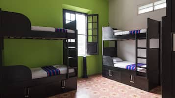 Asrama Umum Standar, Beberapa Tempat Tidur | Ruang kerja ramah laptop, Wi-Fi gratis, dan seprai linen