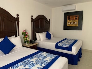 In-room safe, iron/ironing board, free WiFi - Hotel Catedral Valladolid (Valladolid)