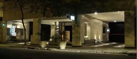 المنشأة من الخارج