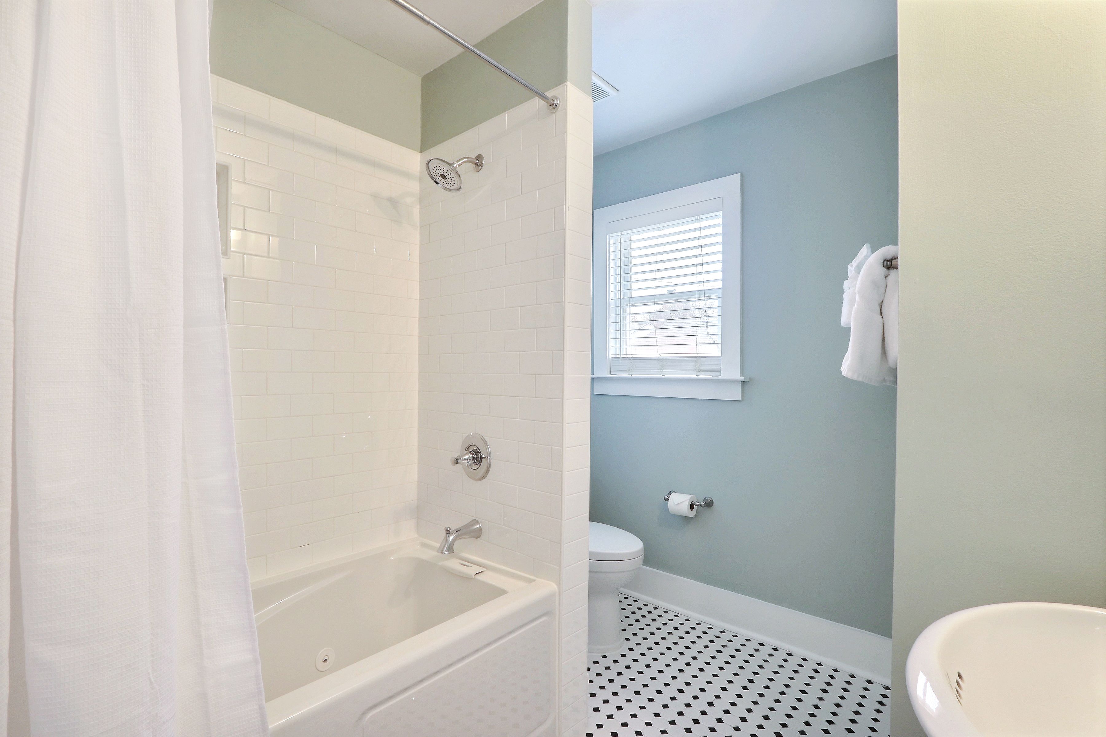 Căn hộ Tiêu chuẩn, nhiều giường | Phòng tắm | Bồn tắm và buồng tắm vòi sen riêng, bồn tắm thủy lực 