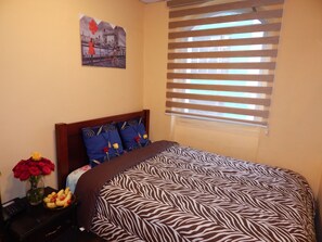 Triple Room | In-room safe, blackout drapes, iron/ironing board, free WiFi - Hostal Eura (Quito)