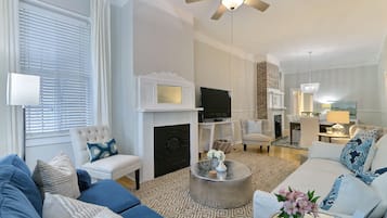 Apartment | Living area | Flat-screen TV